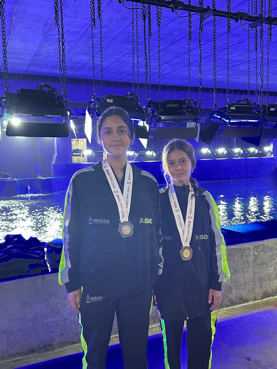 $!Surfistas sinaloenses viven una experiencia en el Gran Acuario Mazatlán