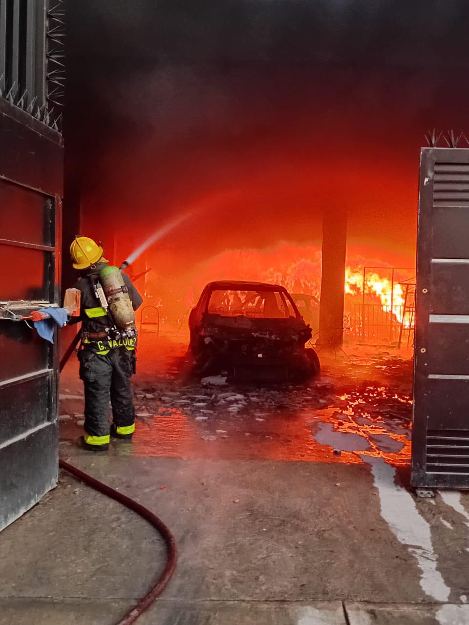 $!Se incendia bodega de telas y persianas en Escuinapa
