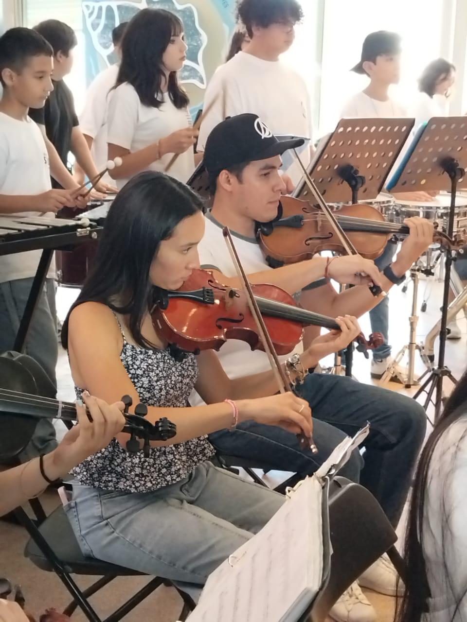 $!Alumnos de Orquesta y Coro de El Rosario participan en encuentro rumbo al Concierto por la Paz