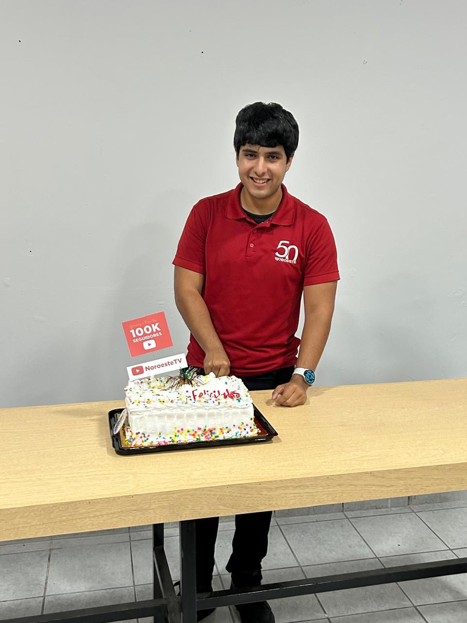 $!Romario Sánchez es el reportero de la sección Seguridad que logró con sus transmisiones en vivo atraer al suscriptor 100 mil.