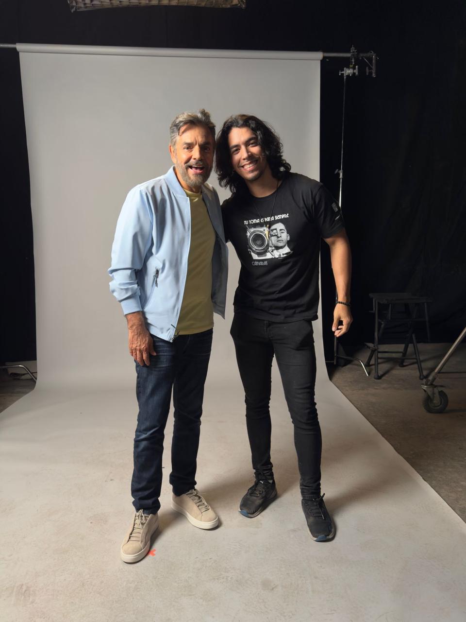 $!El cineasta mazatleco José Eduardo Alvarado ha colaborado en proyectos de mayor alcance junto a figuras como Eugenio Derbez.