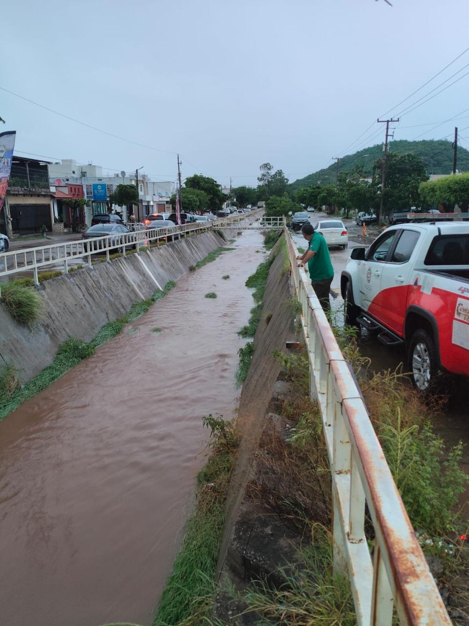 $!Alerta en Culiacán: Arroyos al límite tras intensas lluvias