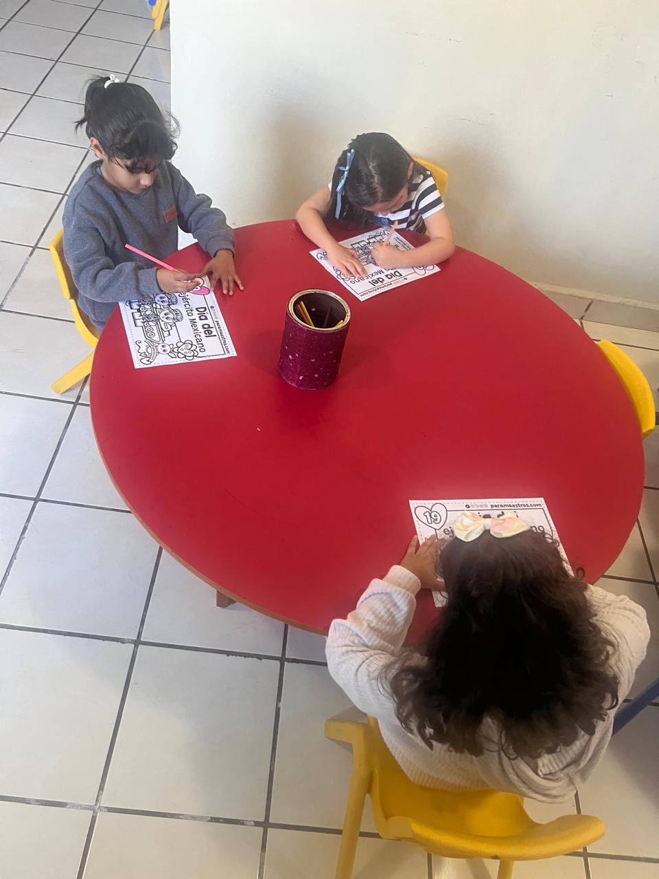 $!Los participantes se divirtieron elaborando una manualidad, y jugaron al divertido “Basta”.