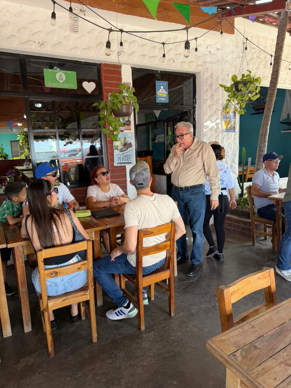 $!Rocha supervisa operativo de Semana Santa en Altata y respalda a prestadores de servicios