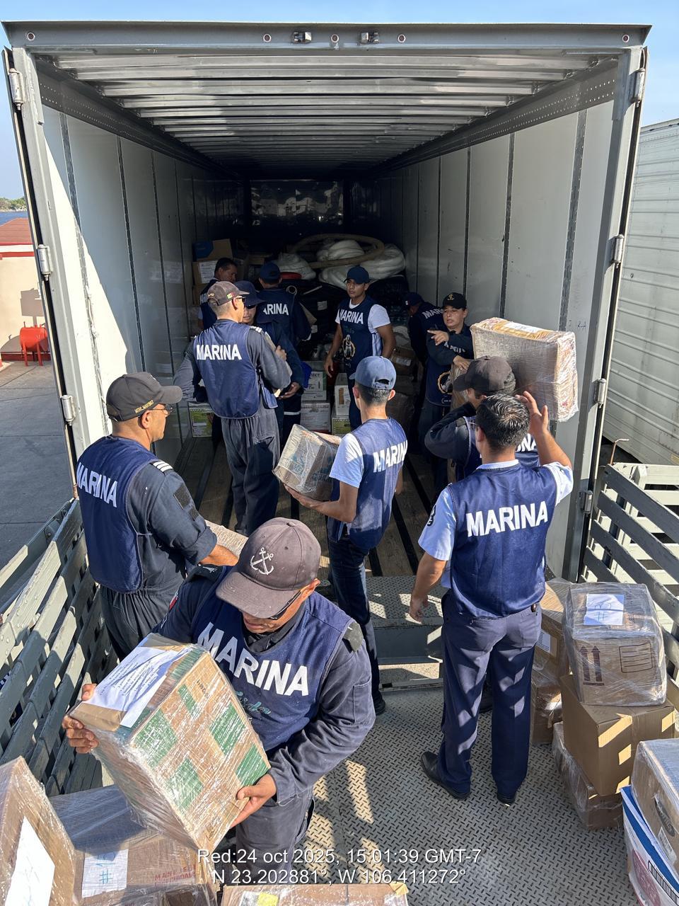 $!Envía Marina segundo camión con despensas a afectados por lluvias, gracias al apoyo de mazatlecos