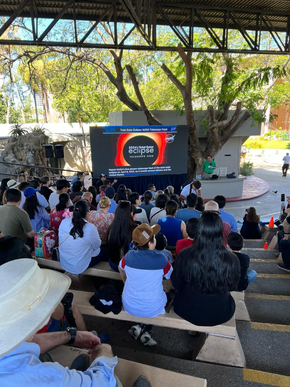 $!Abre Gran Acuario Mazatlán sus puertas a más de 7 mil exploradores para el Eclipse Total de Sol