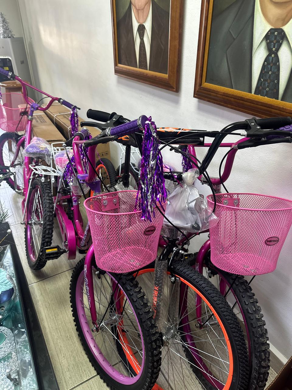 $!Se suman más personas a campaña Sé un Rey Mago, de Noroeste; regala lectora 6 bicicletas más