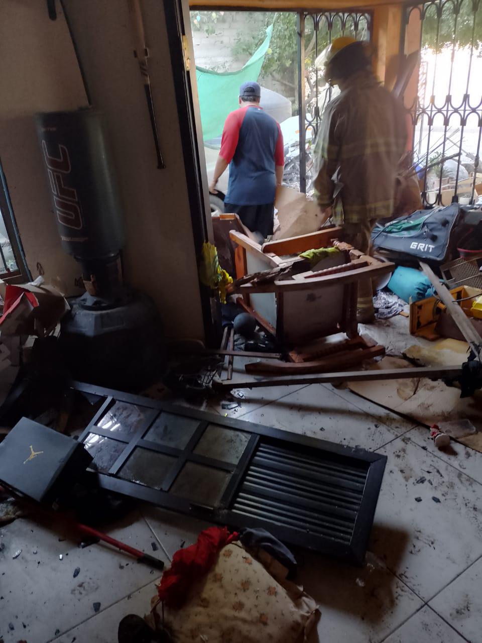 $!Gas acumulado causa explosión en casa de Guasave; una mujer resulta herida