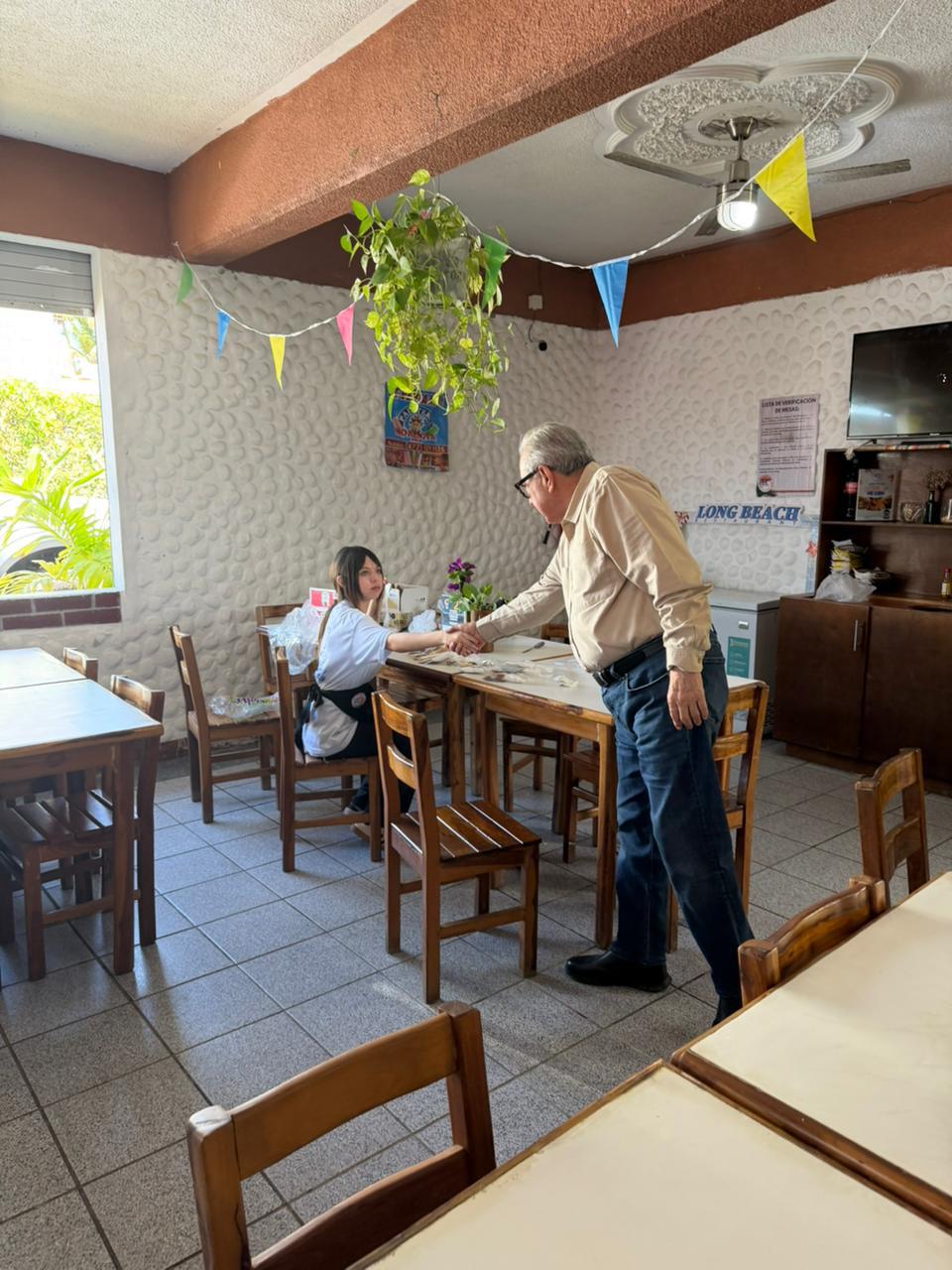 $!Rocha supervisa operativo de Semana Santa en Altata y respalda a prestadores de servicios