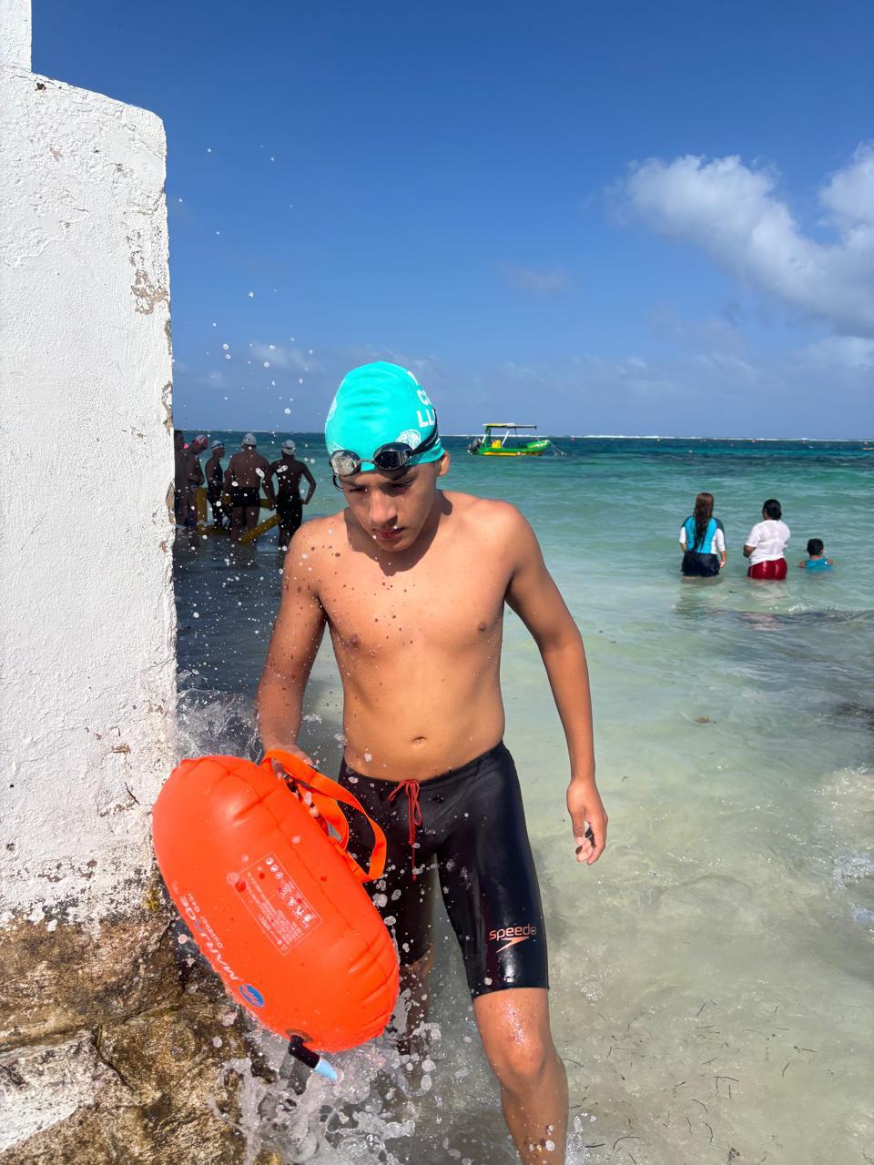 $!Califican 3 mazatlecos a la final de la Olimpiada Nacional de Aguas Abiertas