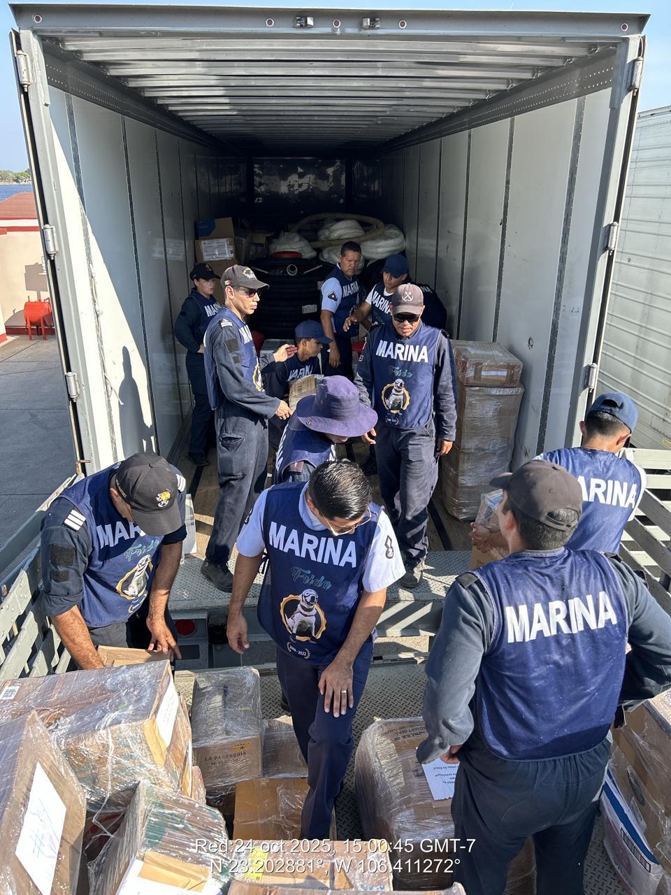 $!Envía Marina segundo camión con despensas a afectados por lluvias, gracias al apoyo de mazatlecos