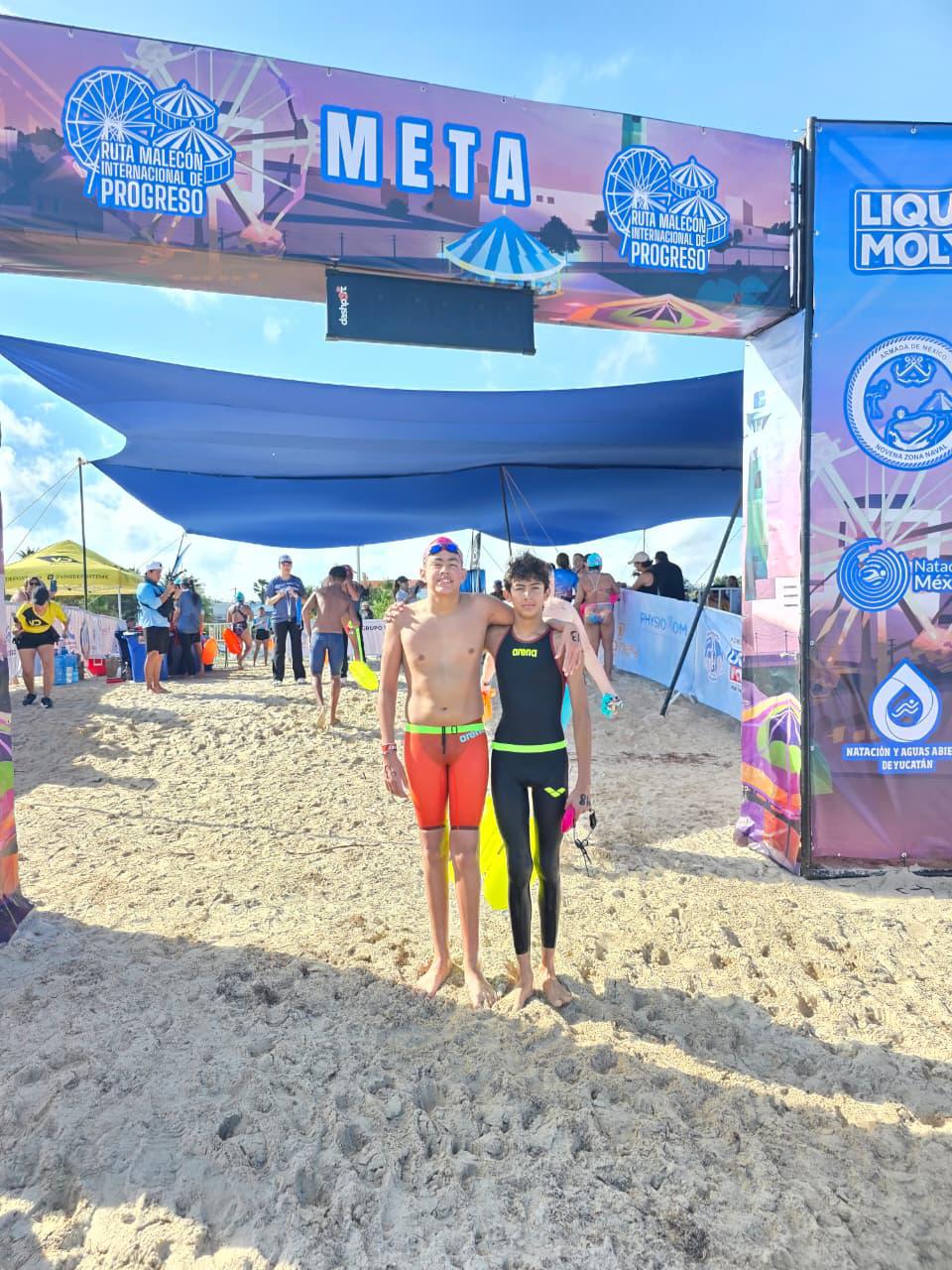 $!Dominan el mar seis nadadores mazatlecos en Puerto Progreso