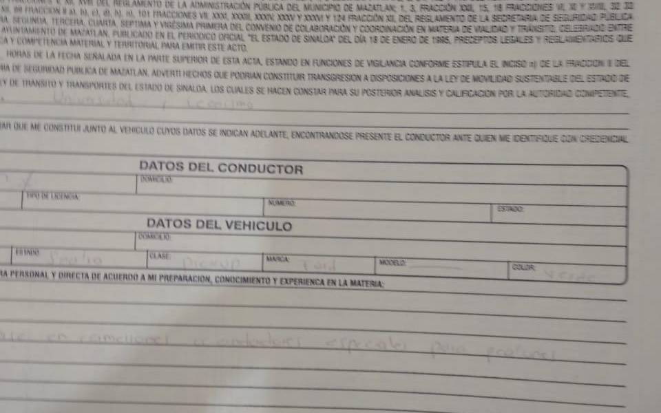 Se aprovecha Tránsito de los adultos mayores; mientras son vacunados en Mazatlán, los multa por estacionarse mal