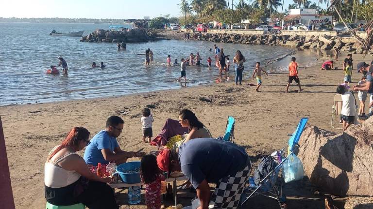 En áreas de playas como la Tambora, las Lupitas y las Cabras es que se tienen zonas de camping.