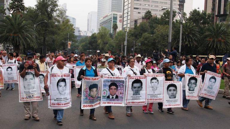 Manifestación en la Ciudad de México en protesta por la desaparición de los 43 estudiantes de Ayotzinapa.