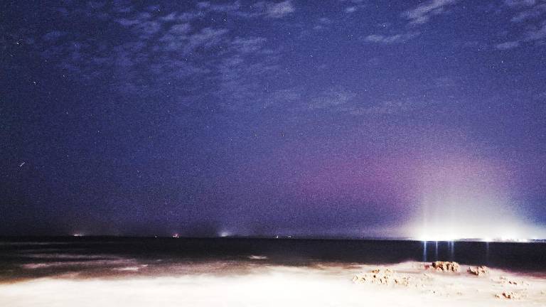 La Sociedad Astronómica Mazatleca informó a través de sus redes que en el puerto se pueden observar esta noche las auroras boreales.