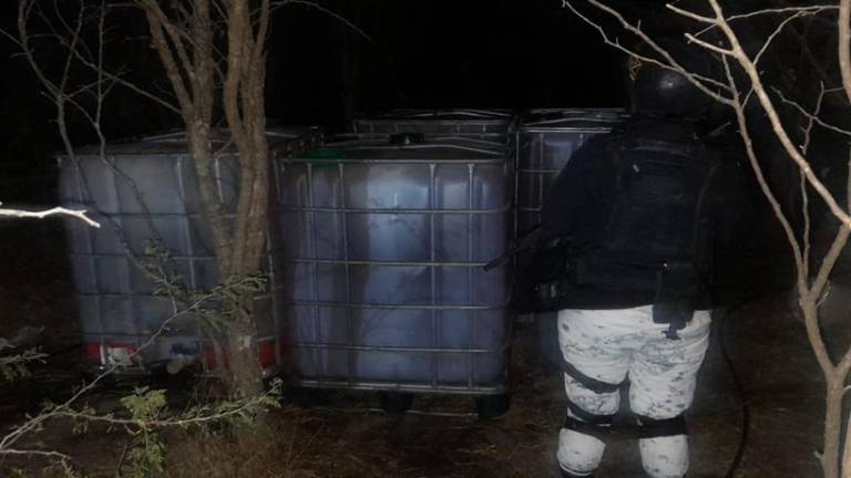 Localizan armas, tomas clandestinas y contenedores con combustible en Sinaloa y Jalisco