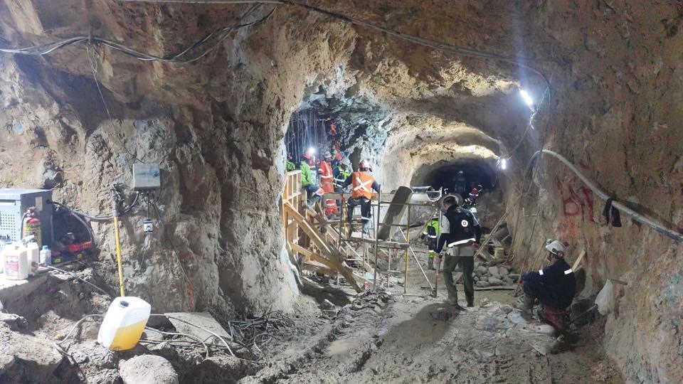 $!Mantienen extracción de material en mina de Rosario en busca de cuarto minero atrapado