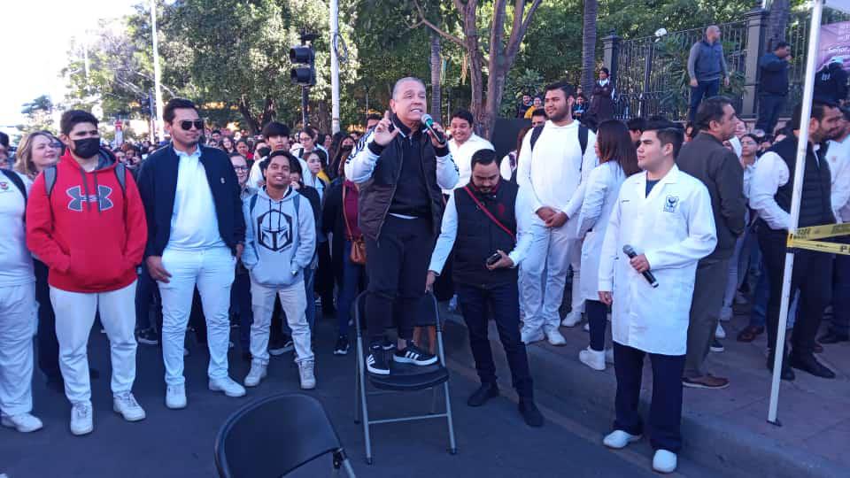 $!Moviliza la UAS a estudiantes para bloquear la Obregón en Culiacán