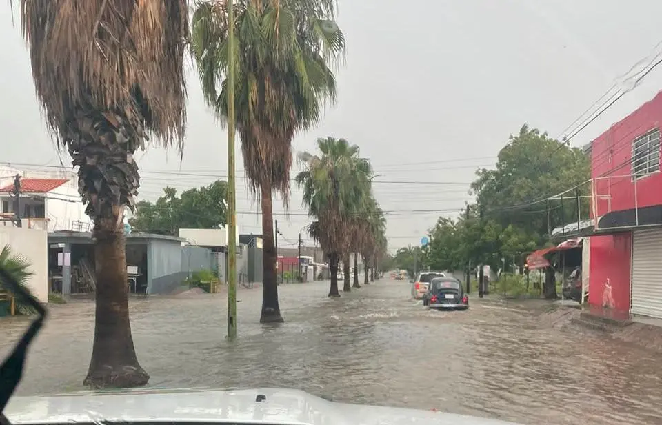 $!Reporta PC Culiacán 25 pasajeros del transporte público rescatados durante contingencia por lluvias