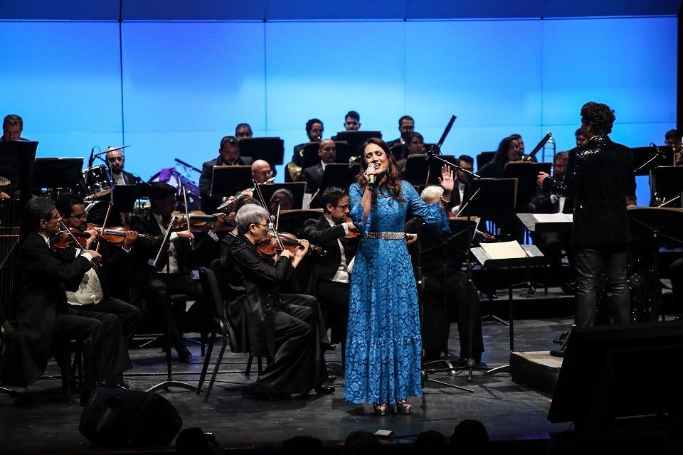 $!Yolanda Orrantia cautiva al público con su interpretación de la melodía My heart will go on, tema de la película “Titanic”.