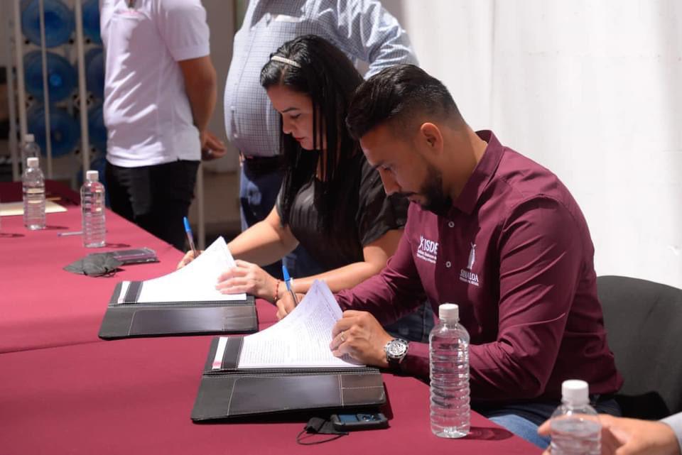 $!Isde y Ayuntamiento de Navolato firman convenio deportivo