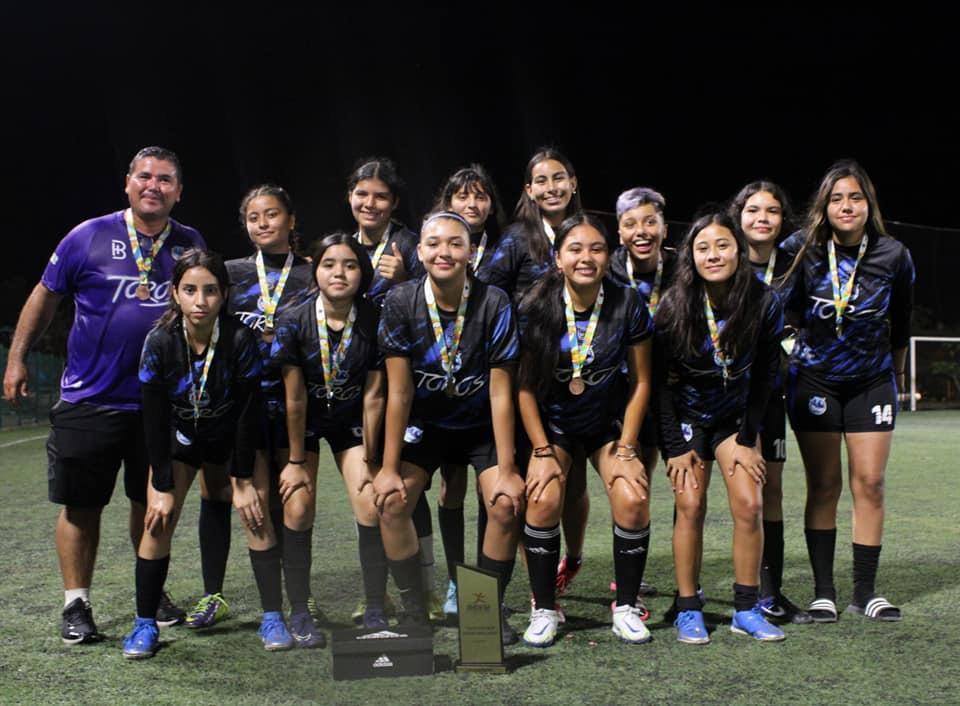 $!Toros Mazatlán ‘A’ y Leonas D’portenis se coronan en la Liga de Futbol Imdem Femenil
