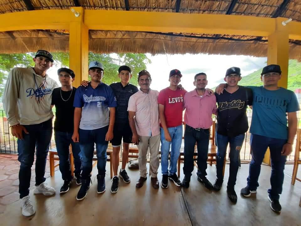 $!En Rosario, cinco jóvenes talentos del beisbol firman con Algodoneros de Torreón