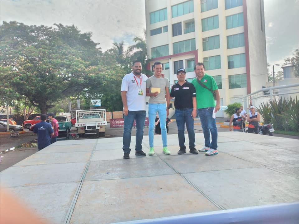 $!Juan de Dios Leyva y Norma Labrador conquistan Carrera de 5K en Culiacán