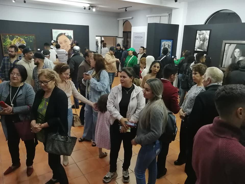 $!Los asistentes pueden apreciar la obra en la Sala Carlos Bueno del Museo de Arte de Mazatlán.