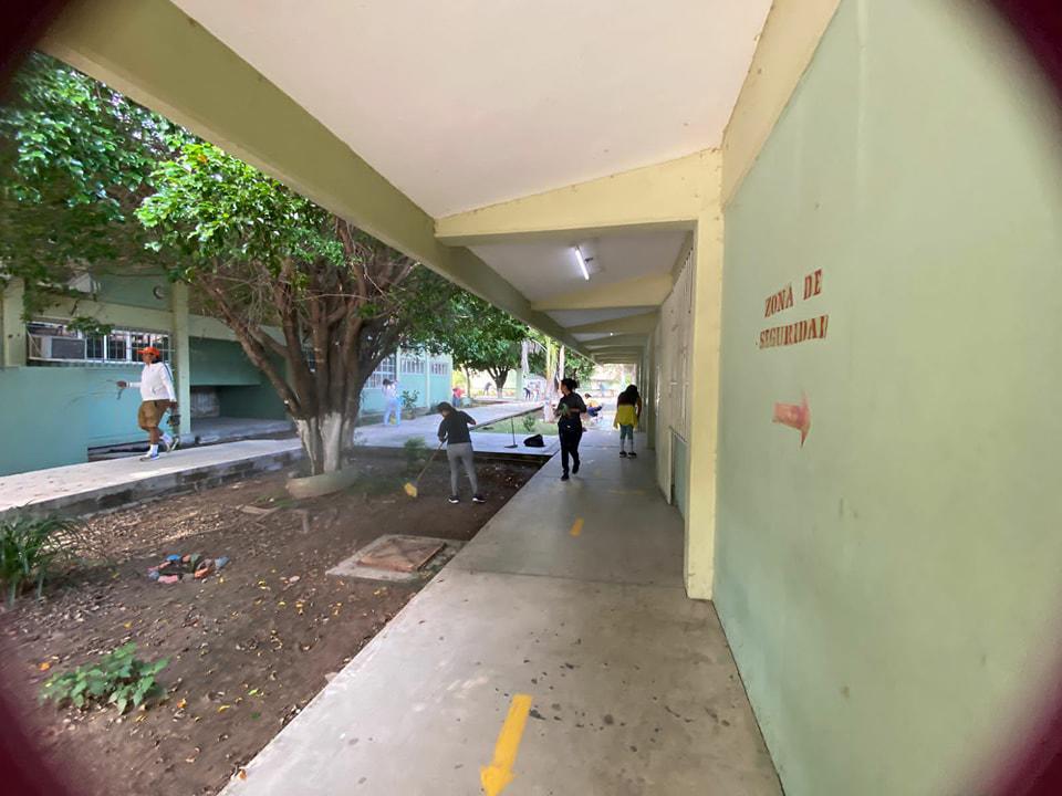 Regresan a clases en todas las escuelas de Guerrero tras huracán John y ...