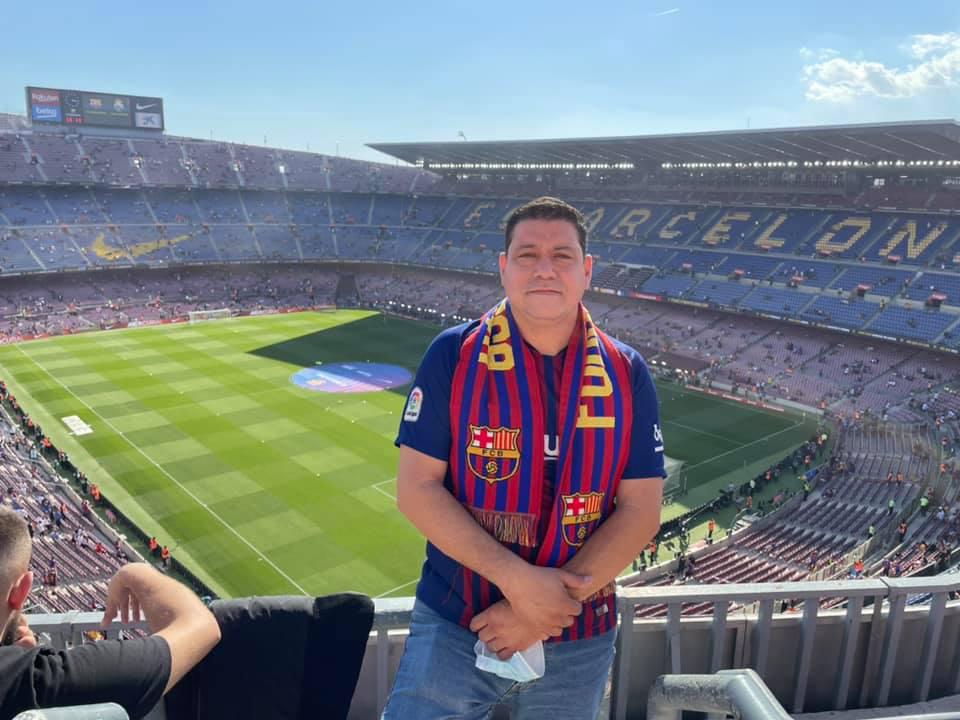 $!Mario y su hijo ‘Wicho’, de Mazatlán, cumplen su sueño de ver jugar a Messi y el clásico Madrid Vs Barcelona