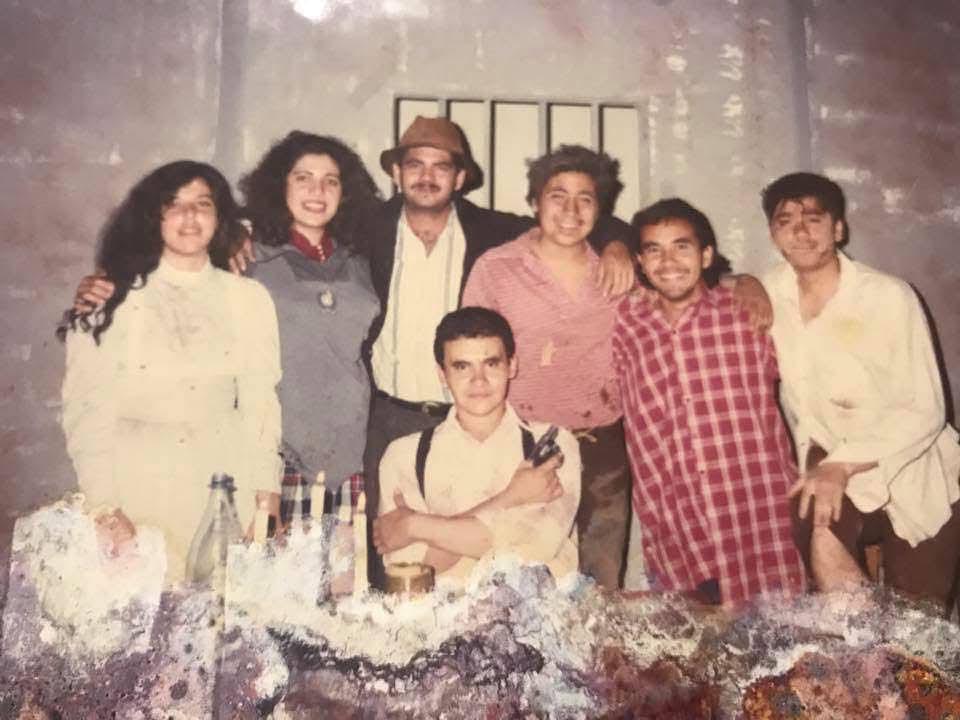 $!El escritor Juan José Rodríguez lamentó el fallecimiento de Teto y recordó su amistad al compartir una fotografía de ambos durante su juventud.