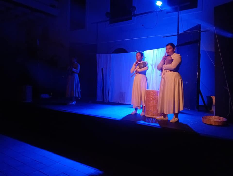 $!La historia de una niña refugiada de la guerra fue de lo que disfrutaron los presentes al recinto.