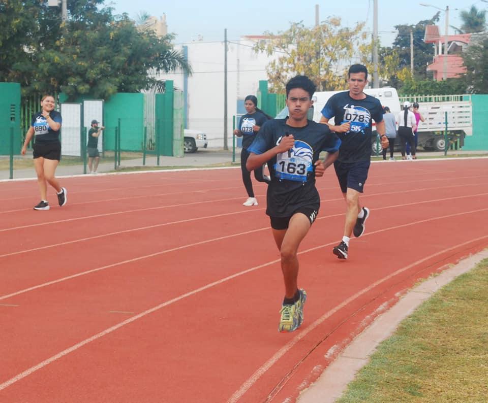 $!Disfrutan en familia Carrera Cervantes 5K