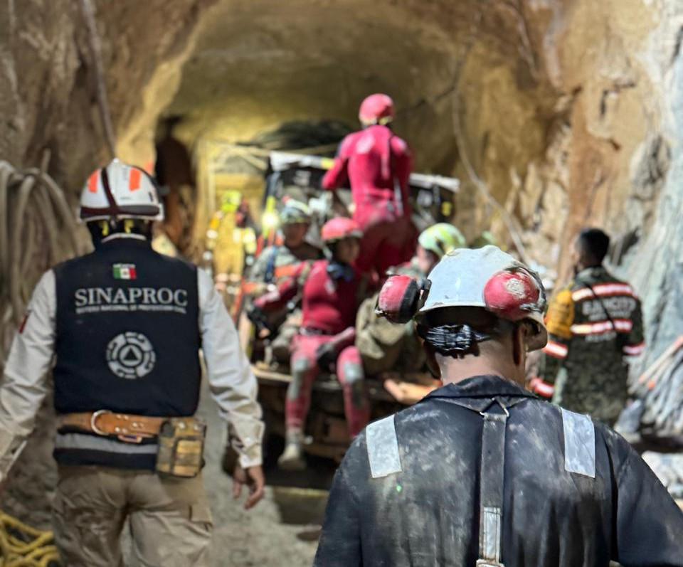 $!Rescatan a segundo minero tras 14 días atrapado en mina Santa Fe