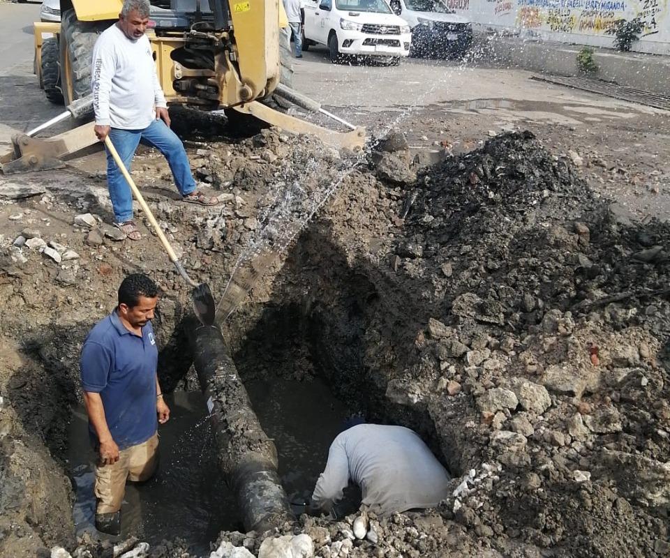 $!Reabre Jumapam válvulas de abasto de agua en el Centro de Mazatlán