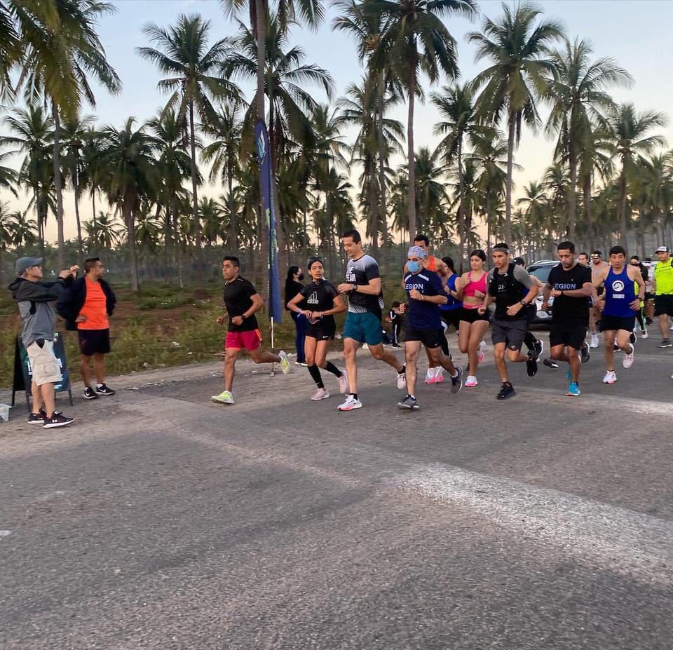 $!Atletas en Mazatlán protestan con carrera por la suspensión del Maratón de Culiacán