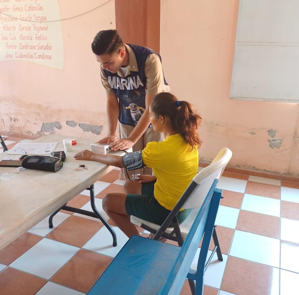 $!Lleva Semar brigadas de salud a Isla del Bosque, en Escuinapa