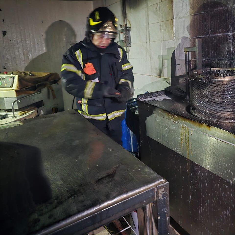 $!Se registra incendio en centro comercial Parque Delta, en la Benito Juárez, en CDMX; no hay heridos
