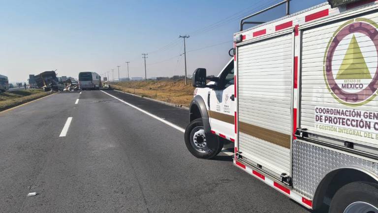 Una carambola se registró en una autopista del Estado de México en el que se involucraron 40 vehículos.
