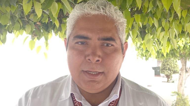 El doctor Uribe Peraza recomienda vacunarse contra influenza y covid.