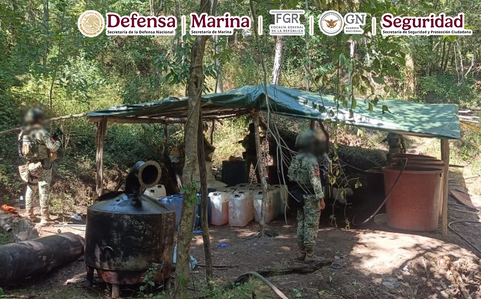 $!Decomisan drogas, arsenal y precursores en operativos federales en Sinaloa