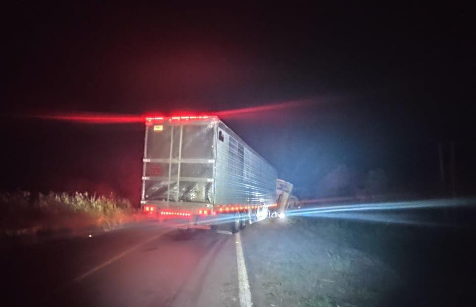 $!Muere conductor tras chocar con un tráiler en Rosario
