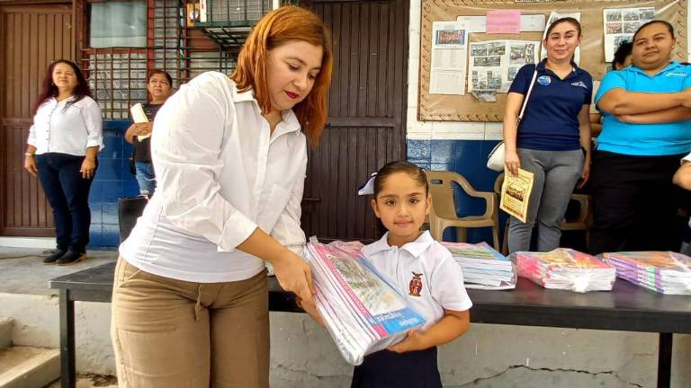 Inicio del ciclo escolar de Sinaloa en la primaria Ramón F. Iturbe en Culiacán.