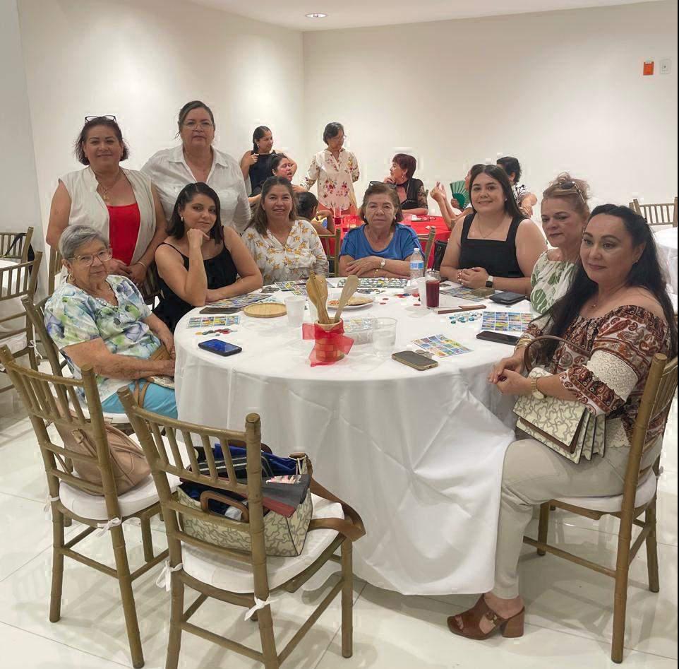 $!Aracely Echeverría y Norma de Zamudio. Sentadas, Mena Lizárraga, Chary Pérez, Victoria Garzón, Rosa Garzón, Margarita Zamudio, Margarita de Jaramillo y Adela de Kelly.