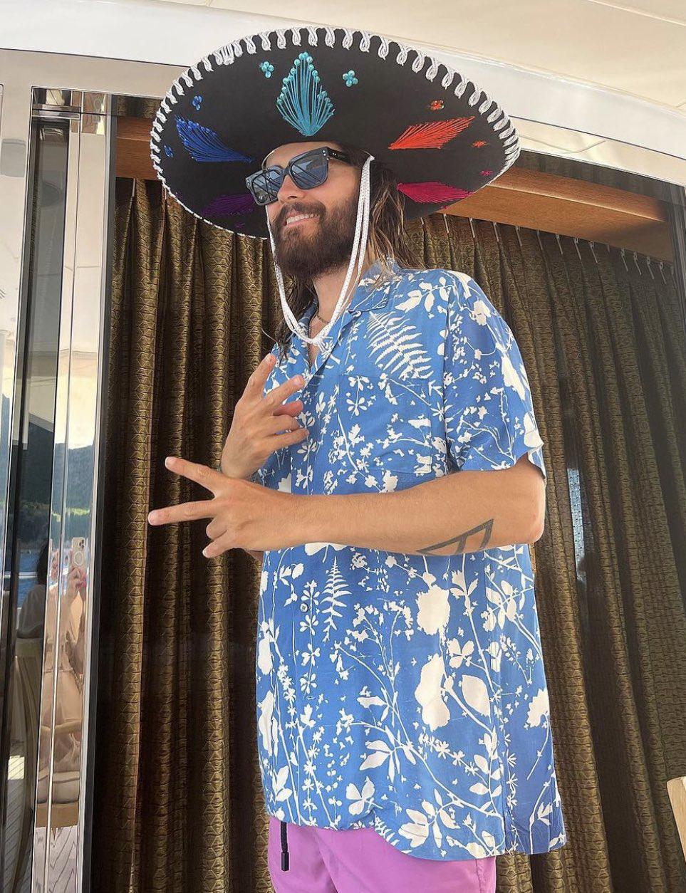 $!Disfruta Belinda vacaciones con Jared Leto en Italia