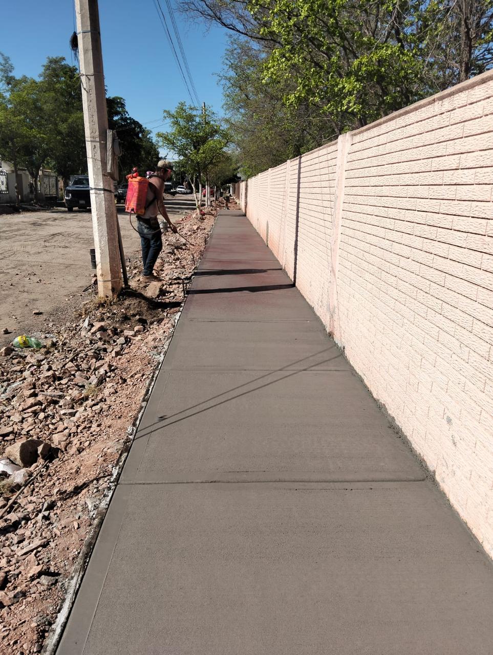 $!Gobierno de Ahome realiza en Los Mochis reparaciones de lozas de concreto y asfalto