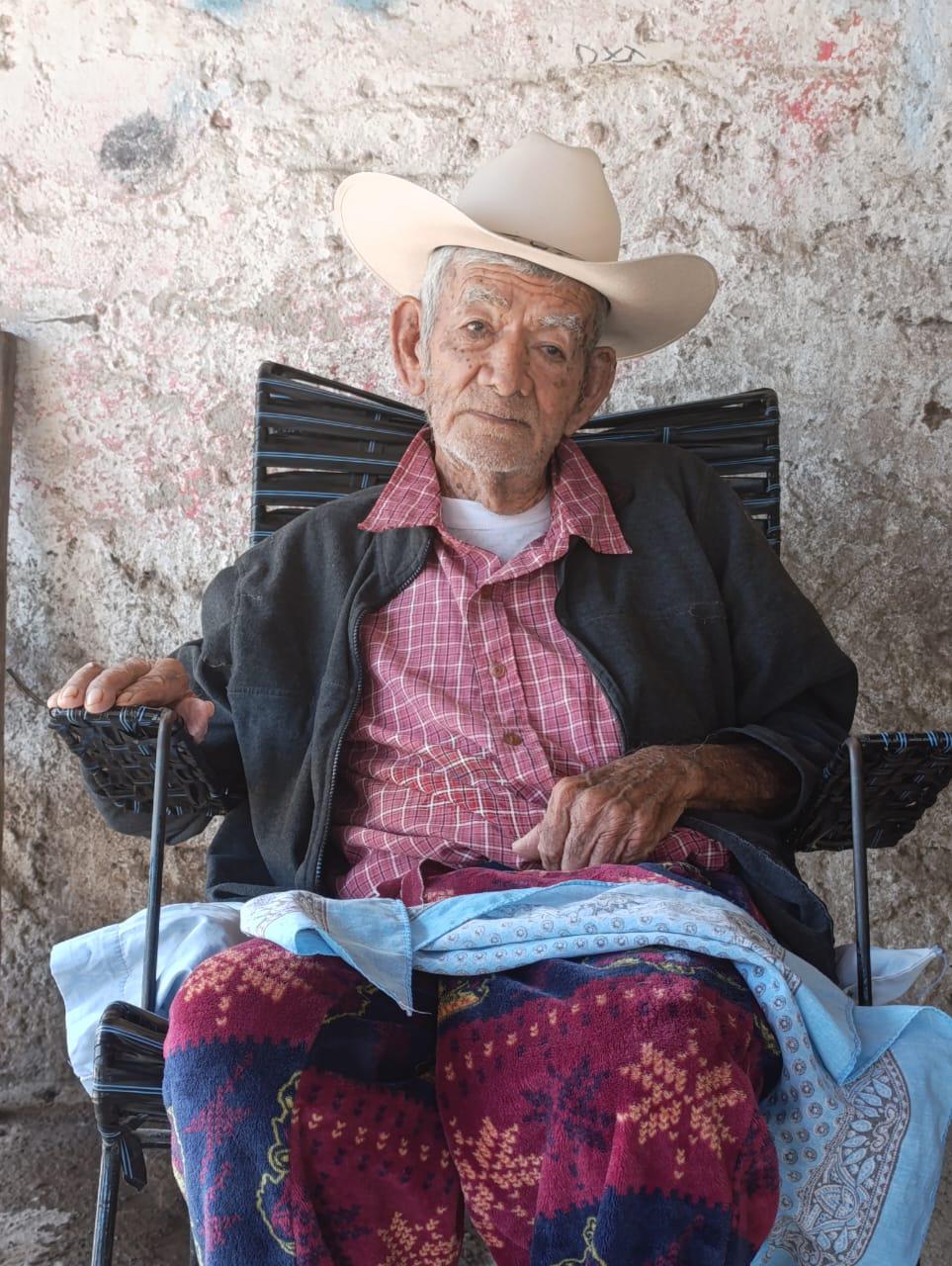 $!Don Polín, el cacahuatero que se extraña en el parque Hidalgo, en Escuinapa