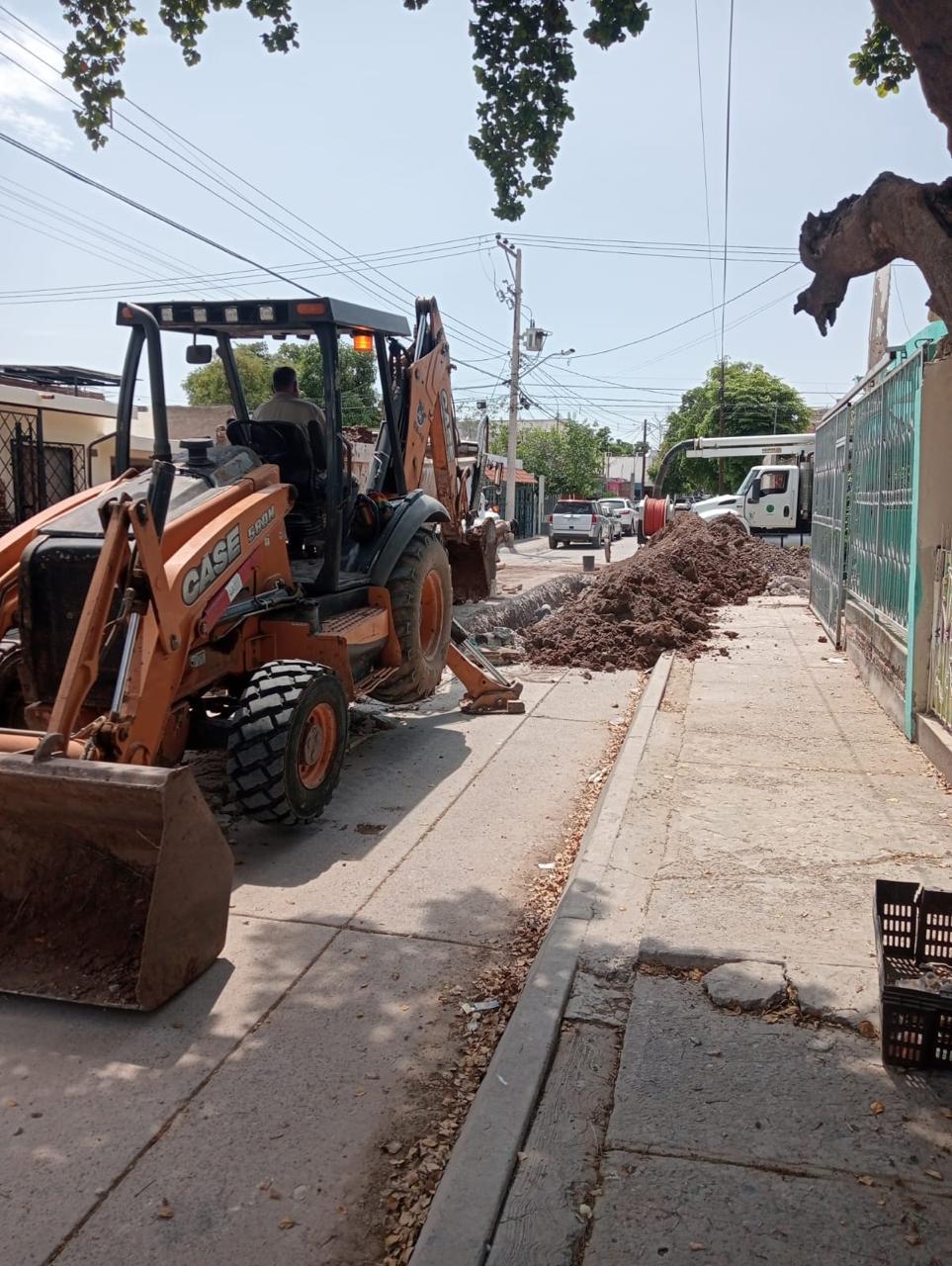 $!Japama avanza en la reparación de drenajes colapsados en Los Mochis tras afectaciones por lluvias
